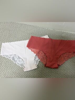 2/$20❤️- UNDERWEAR | Women’s Adrienne Vittadini underwear set of 2 size medium
